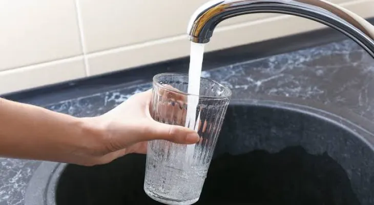 Scientists are calling on ministers to reduce limits on 'permanent chemicals' in UK tap water