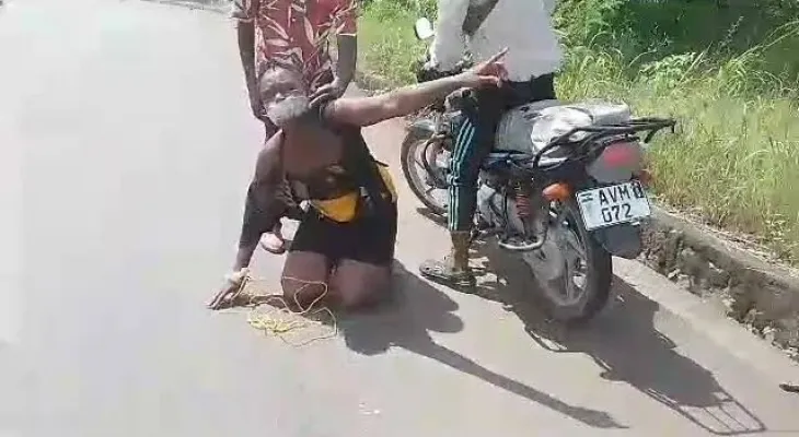 Woman fleeing from kidnappers on Regent Jui Highway in Freetown