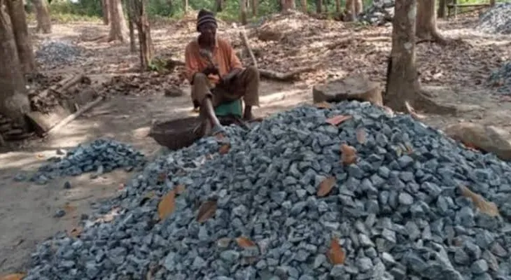 Empathy in Action: 79-Year-Old Stone Miner Seeks Support Amidst Struggles