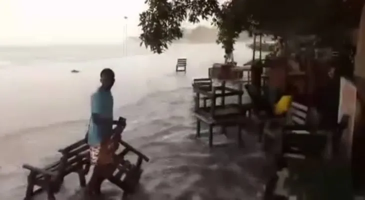 High Tides Disrupt Operations at Sierra Leone’s Iconic No. 2 Beach in Freetown