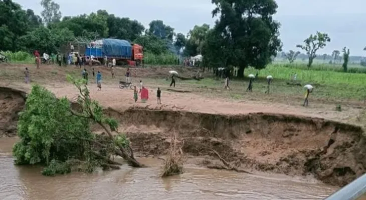 Bridge Collapse Strands Hundreds and Disrupts Lives in Kambia and Amina