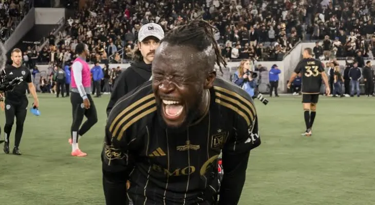 Kei Kamara Celebrates U.S. Open Cup Win with Sierra Leone Flag  