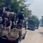 Ethiopian soldiers carrying flags in Alamata amid renewed fighting in northern Ethiopia