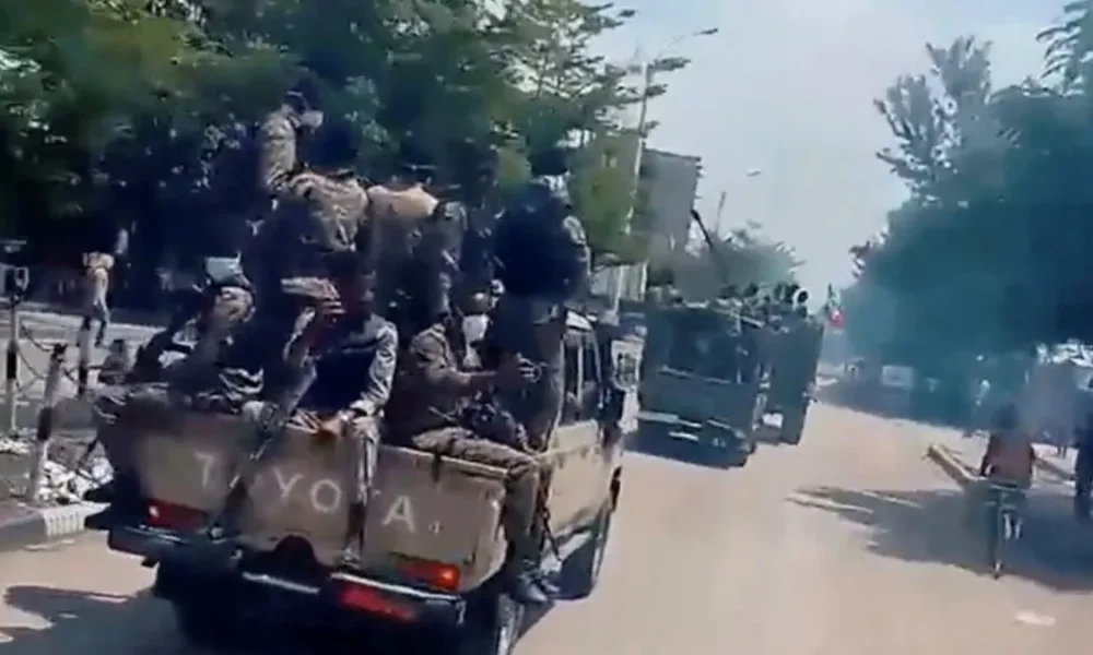 Soldiers carrying Ethiopian flags walk through Alamata amid renewed fighting in northern Ethiopia