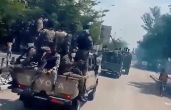 Soldiers carrying Ethiopian flags walk through Alamata amid renewed fighting in northern Ethiopia