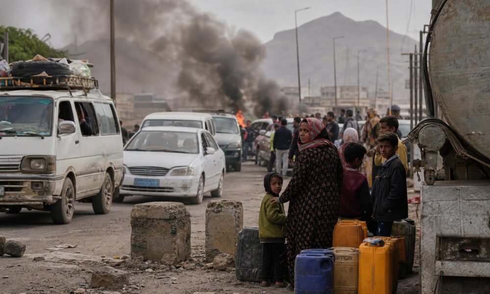 Taiz Residents Warn of Food and Fuel Strain as Fighting Closes Key Route