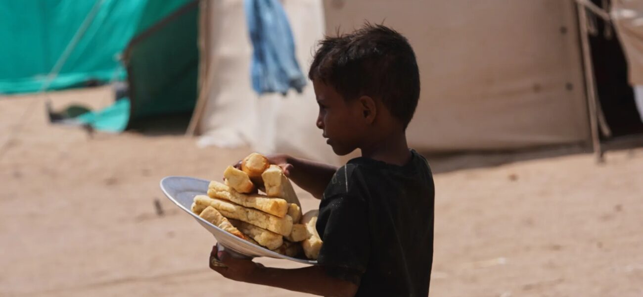 Displaced families affected by conflict and food insecurity in Yemen