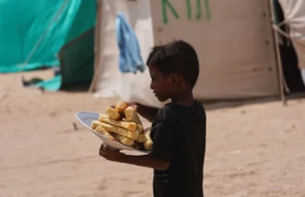 Displaced families affected by worsening fighting and food shortages in Yemen
